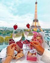 Без бренда «Свидание на фоне Эйфелевой башки» в Нижнем Новгороде